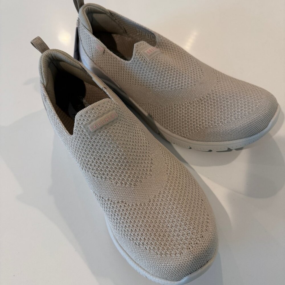 NEW Skechers Women's Arch Fit Cascade Slip On Shoes Size 8 Taupe